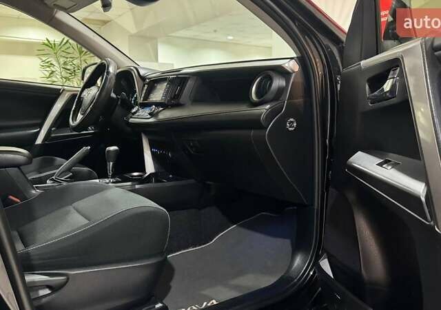 Чорний Тойота РАВ 4, об'ємом двигуна 2.49 л та пробігом 219 тис. км за 21939 $, фото 8 на Automoto.ua