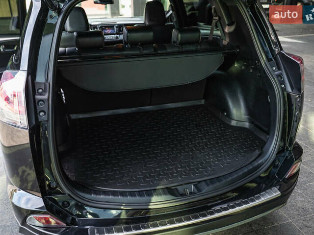 Тойота РАВ 4 2017 в Днепре (Днепропетровске) на Automoto.ua Черный Тойота РАВ 4, объемом двигателя 2.23 л и пробегом 94 тыс. км за 24300 $, фото 47 на Automoto.ua