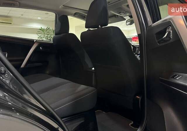 Чорний Тойота РАВ 4, об'ємом двигуна 2.49 л та пробігом 219 тис. км за 21939 $, фото 9 на Automoto.ua