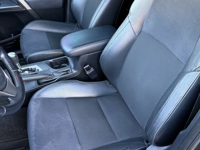 Черный Тойота РАВ 4, объемом двигателя 2.2 л и пробегом 208 тыс. км за 19800 $, фото 2 на Automoto.ua