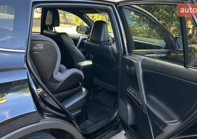 Черный Тойота РАВ 4, объемом двигателя 2.5 л и пробегом 190 тыс. км за 19900 $, фото 16 на Automoto.ua