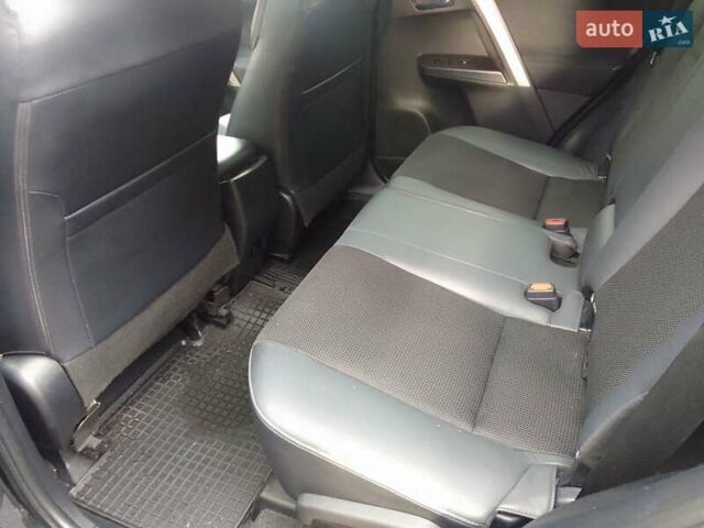 Чорний Тойота РАВ 4, об'ємом двигуна 1.99 л та пробігом 151 тис. км за 20700 $, фото 10 на Automoto.ua