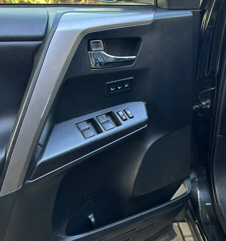 Черный Тойота РАВ 4, объемом двигателя 2.5 л и пробегом 190 тыс. км за 19900 $, фото 10 на Automoto.ua