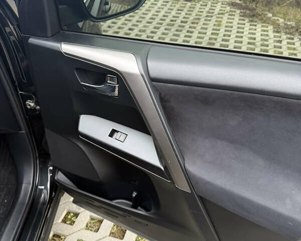 Черный Тойота РАВ 4, объемом двигателя 2.23 л и пробегом 208 тыс. км за 20800 $, фото 11 на Automoto.ua