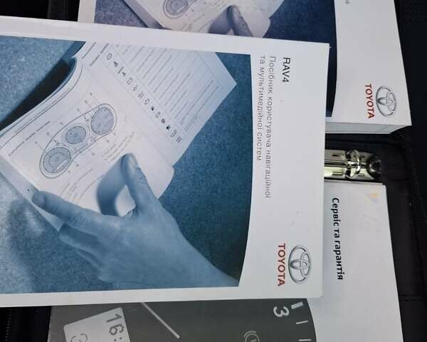 Чорний Тойота РАВ 4, об'ємом двигуна 2 л та пробігом 151 тис. км за 20700 $, фото 15 на Automoto.ua