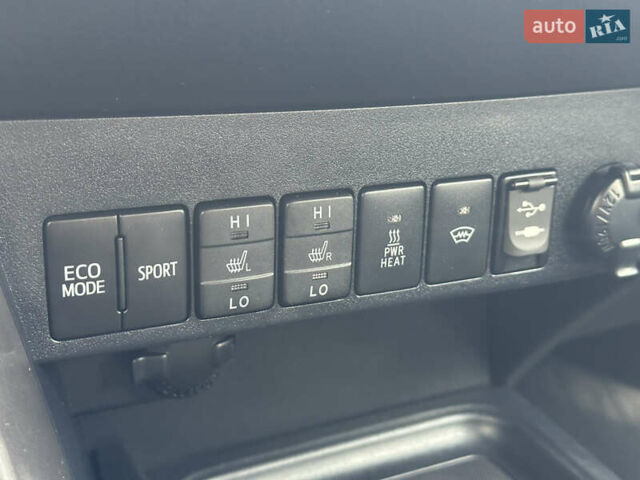 Тойота РАВ 4 2017 в Киеве на Automoto.ua Черный Тойота РАВ 4, объемом двигателя 2.23 л и пробегом 207 тыс. км за 18000 $, фото 40 на Automoto.ua