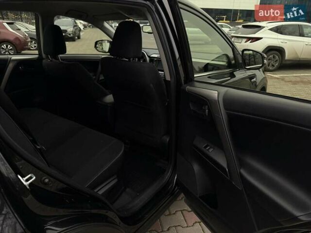 Черный Тойота РАВ 4, объемом двигателя 2.49 л и пробегом 90 тыс. км за 21800 $, фото 12 на Automoto.ua