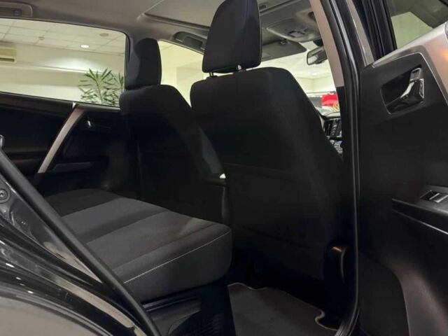 Чорний Тойота РАВ 4, об'ємом двигуна 2.5 л та пробігом 219 тис. км за 22049 $, фото 9 на Automoto.ua