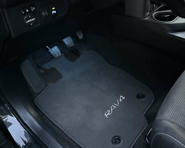 Тойота РАВ 4 2017 в Львове на Automoto.ua Черный Тойота РАВ 4, объемом двигателя 2.23 л и пробегом 99 тыс. км за 23200 $, фото 11 на Automoto.ua