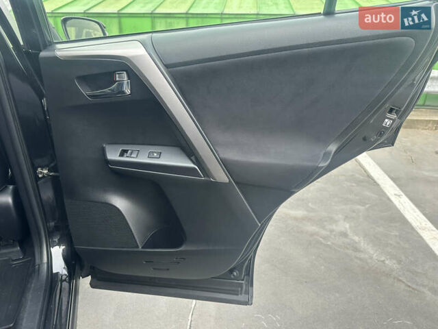 Тойота РАВ 4 2017 в Киеве на Automoto.ua Черный Тойота РАВ 4, объемом двигателя 2.23 л и пробегом 207 тыс. км за 18000 $, фото 23 на Automoto.ua