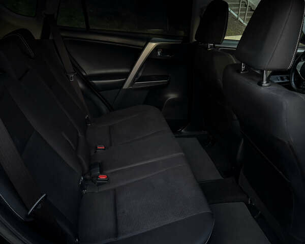 Тойота РАВ 4 2017 в Львове на Automoto.ua Черный Тойота РАВ 4, объемом двигателя 2.23 л и пробегом 99 тыс. км за 23200 $, фото 6 на Automoto.ua