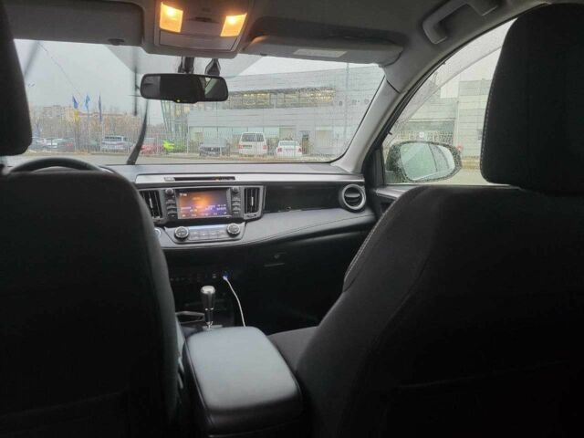 Тойота РАВ 4 2017 в Киеве на Automoto.ua Черный Тойота РАВ 4, объемом двигателя 2.5 л и пробегом 167 тыс. км за 21900 $, фото 8 на Automoto.ua