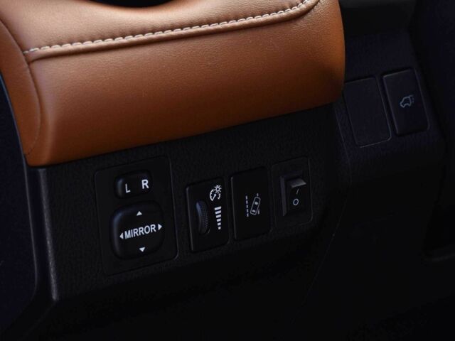 Черный Тойота РАВ 4, объемом двигателя 2.5 л и пробегом 111 тыс. км за 22850 $, фото 9 на Automoto.ua