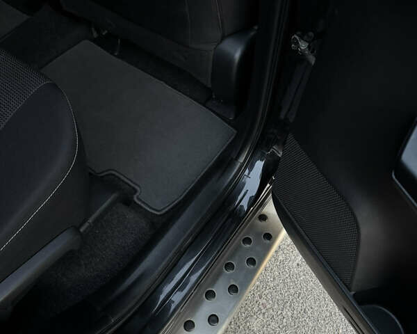 Тойота РАВ 4 2017 в Львове на Automoto.ua Черный Тойота РАВ 4, объемом двигателя 2.23 л и пробегом 99 тыс. км за 23200 $, фото 10 на Automoto.ua