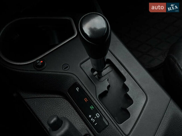 Чорний Тойота РАВ 4, об'ємом двигуна 2.49 л та пробігом 116 тис. км за 19200 $, фото 20 на Automoto.ua