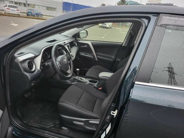 Тойота РАВ 4 2017 в Киеве на Automoto.ua Черный Тойота РАВ 4, объемом двигателя 2.5 л и пробегом 167 тыс. км за 21900 $, фото 19 на Automoto.ua