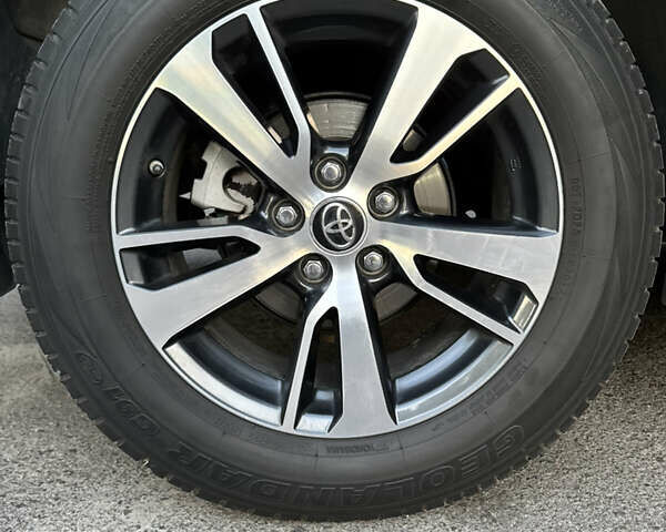 Тойота РАВ 4 2017 в Львове на Automoto.ua Черный Тойота РАВ 4, объемом двигателя 2.23 л и пробегом 99 тыс. км за 23200 $, фото 18 на Automoto.ua