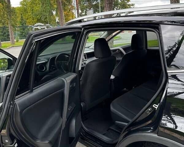 Чорний Тойота РАВ 4, об'ємом двигуна 2.5 л та пробігом 92 тис. км за 18000 $, фото 7 на Automoto.ua