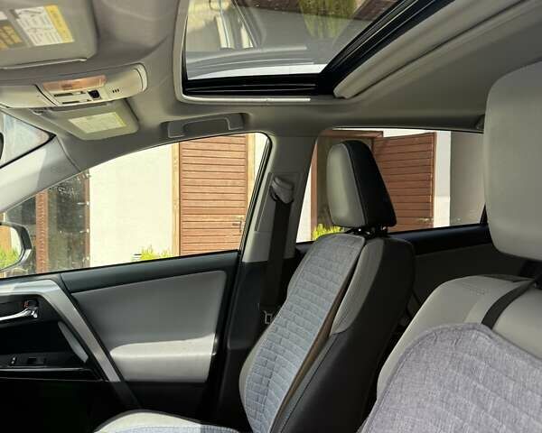 Чорний Тойота РАВ 4, об'ємом двигуна 2.49 л та пробігом 115 тис. км за 24000 $, фото 16 на Automoto.ua