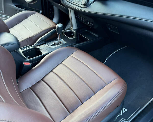 Черный Тойота РАВ 4, объемом двигателя 2.49 л и пробегом 103 тыс. км за 28000 $, фото 3 на Automoto.ua