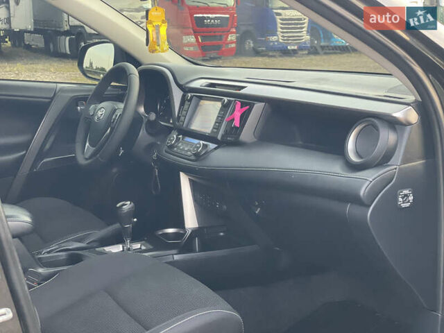 Чорний Тойота РАВ 4, об'ємом двигуна 2 л та пробігом 180 тис. км за 22700 $, фото 7 на Automoto.ua