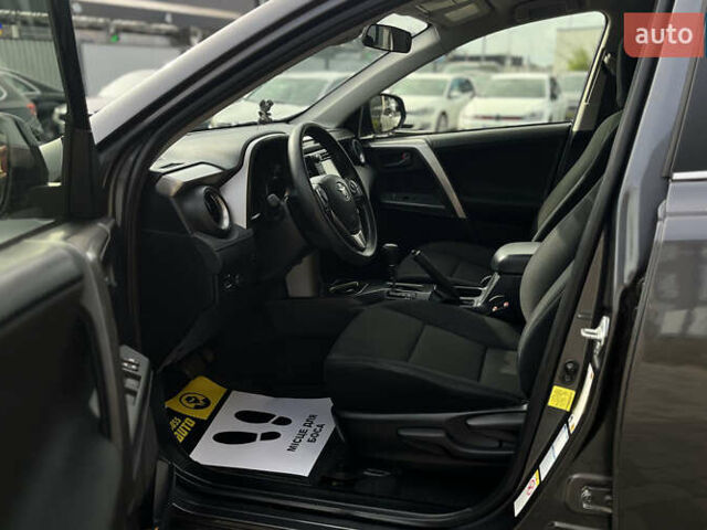 Чорний Тойота РАВ 4, об'ємом двигуна 2.49 л та пробігом 48 тис. км за 19100 $, фото 16 на Automoto.ua