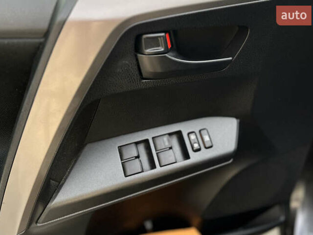 Чорний Тойота РАВ 4, об'ємом двигуна 2.49 л та пробігом 48 тис. км за 19100 $, фото 17 на Automoto.ua