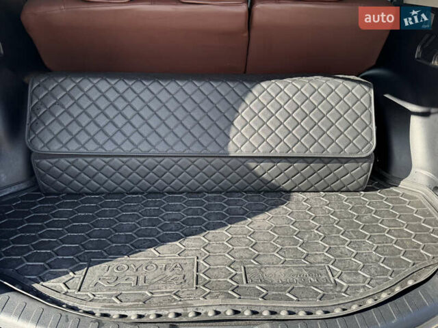 Черный Тойота РАВ 4, объемом двигателя 2.49 л и пробегом 103 тыс. км за 28000 $, фото 9 на Automoto.ua