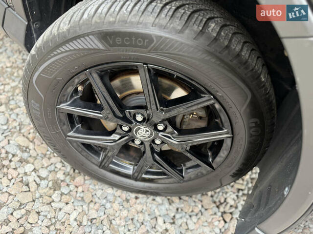 Черный Тойота РАВ 4, объемом двигателя 2.49 л и пробегом 122 тыс. км за 23800 $, фото 4 на Automoto.ua