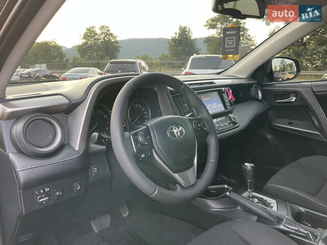 Чорний Тойота РАВ 4, об'ємом двигуна 2 л та пробігом 180 тис. км за 22700 $, фото 5 на Automoto.ua
