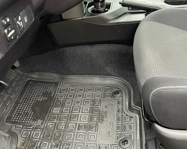 Черный Тойота РАВ 4, объемом двигателя 2.49 л и пробегом 98 тыс. км за 22000 $, фото 35 на Automoto.ua