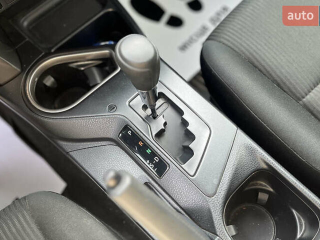 Чорний Тойота РАВ 4, об'ємом двигуна 2.49 л та пробігом 48 тис. км за 19100 $, фото 19 на Automoto.ua