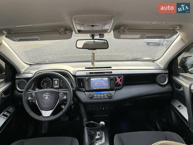 Чорний Тойота РАВ 4, об'ємом двигуна 2 л та пробігом 180 тис. км за 22700 $, фото 6 на Automoto.ua