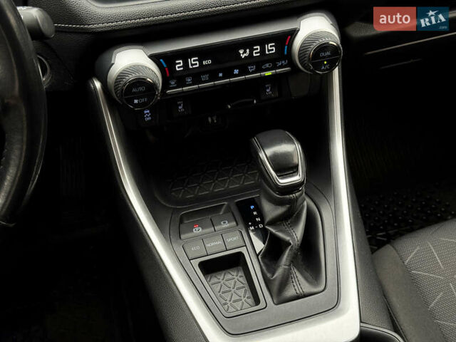 Чорний Тойота РАВ 4, об'ємом двигуна 1.99 л та пробігом 186 тис. км за 24500 $, фото 9 на Automoto.ua