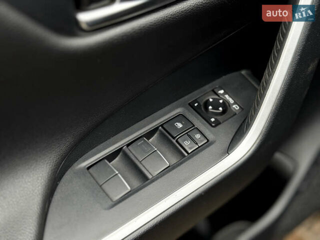 Чорний Тойота РАВ 4, об'ємом двигуна 1.99 л та пробігом 186 тис. км за 24500 $, фото 14 на Automoto.ua