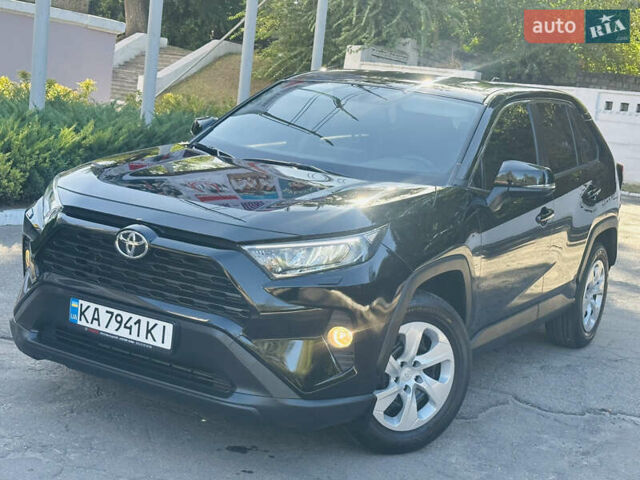 Черный Тойота РАВ 4, объемом двигателя 1.99 л и пробегом 28 тыс. км за 24800 $, фото 1 на Automoto.ua