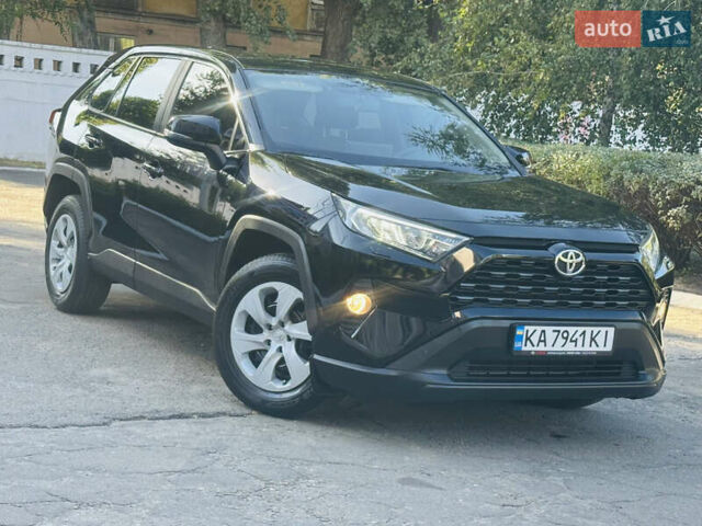 Черный Тойота РАВ 4, объемом двигателя 1.99 л и пробегом 28 тыс. км за 24800 $, фото 2 на Automoto.ua