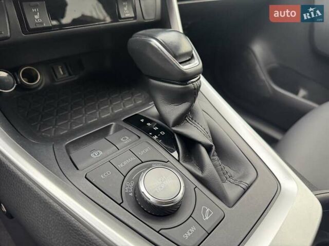 Черный Тойота РАВ 4, объемом двигателя 1.99 л и пробегом 17 тыс. км за 31999 $, фото 2 на Automoto.ua