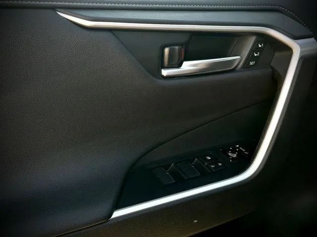 Чорний Тойота РАВ 4, об'ємом двигуна 2.5 л та пробігом 120 тис. км за 16200 $, фото 14 на Automoto.ua