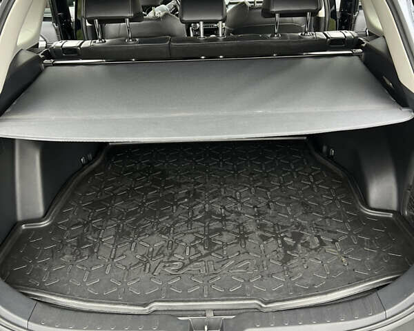 Чорний Тойота РАВ 4, об'ємом двигуна 2.49 л та пробігом 63 тис. км за 36000 $, фото 39 на Automoto.ua