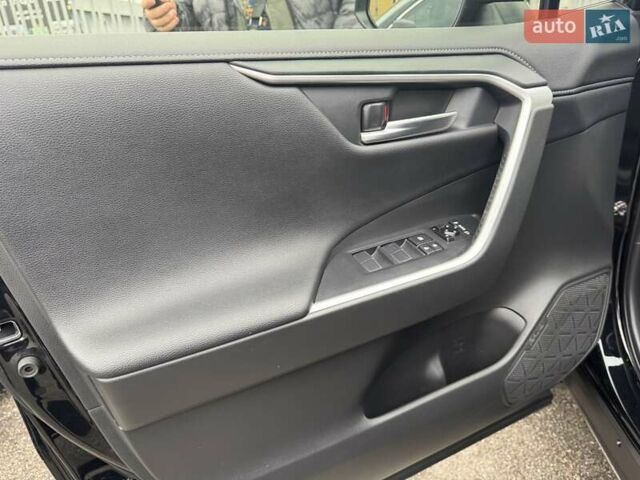 Черный Тойота РАВ 4, объемом двигателя 1.99 л и пробегом 17 тыс. км за 31999 $, фото 4 на Automoto.ua