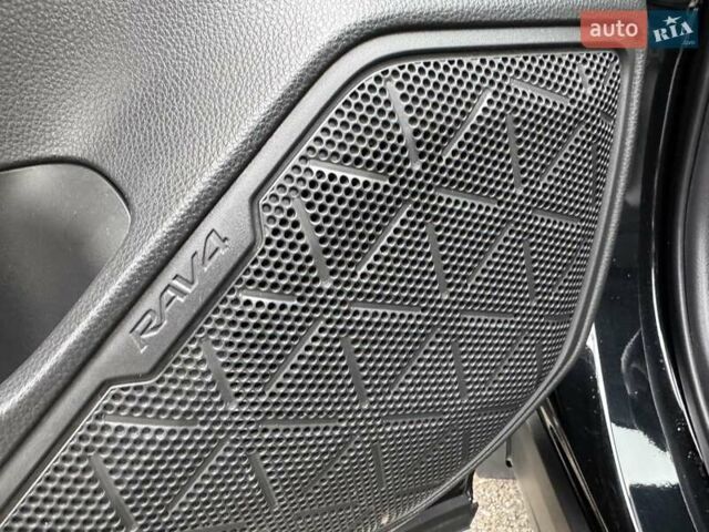 Черный Тойота РАВ 4, объемом двигателя 1.99 л и пробегом 17 тыс. км за 31999 $, фото 5 на Automoto.ua