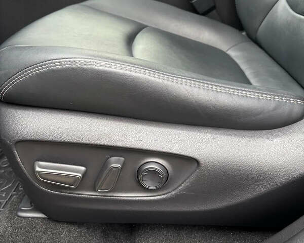 Чорний Тойота РАВ 4, об'ємом двигуна 1.99 л та пробігом 29 тис. км за 37400 $, фото 68 на Automoto.ua