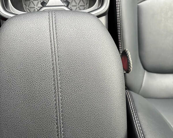 Чорний Тойота РАВ 4, об'ємом двигуна 1.99 л та пробігом 29 тис. км за 37400 $, фото 61 на Automoto.ua