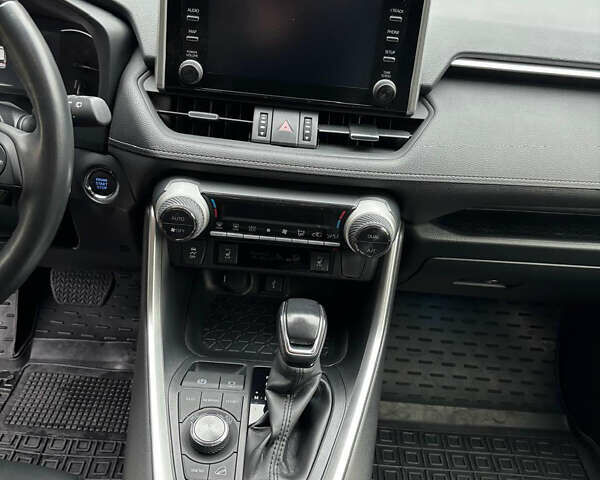 Чорний Тойота РАВ 4, об'ємом двигуна 1.99 л та пробігом 29 тис. км за 37400 $, фото 67 на Automoto.ua