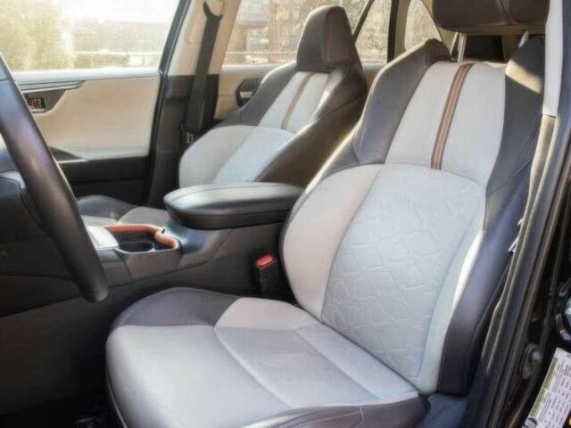 Чорний Тойота РАВ 4, об'ємом двигуна 2.5 л та пробігом 21 тис. км за 22400 $, фото 12 на Automoto.ua