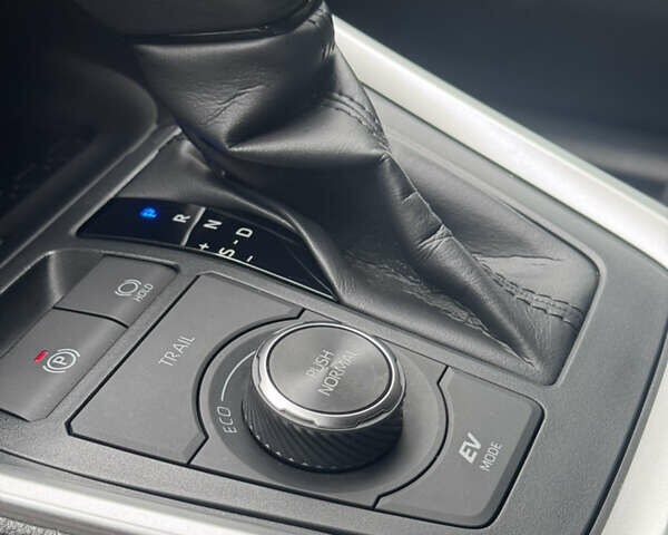 Чорний Тойота РАВ 4, об'ємом двигуна 2.49 л та пробігом 18 тис. км за 44000 $, фото 8 на Automoto.ua