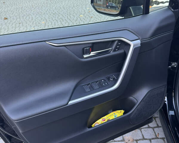 Чорний Тойота РАВ 4, об'ємом двигуна 2.49 л та пробігом 42 тис. км за 43999 $, фото 8 на Automoto.ua