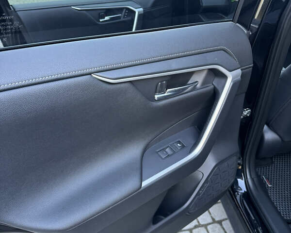 Чорний Тойота РАВ 4, об'ємом двигуна 2.49 л та пробігом 42 тис. км за 43999 $, фото 7 на Automoto.ua