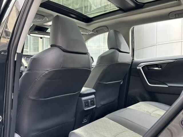 Чорний Тойота РАВ 4, об'ємом двигуна 2 л та пробігом 1 тис. км за 42281 $, фото 4 на Automoto.ua